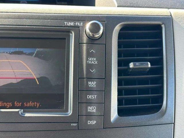 2011 Toyota Sienna Limited photo 23