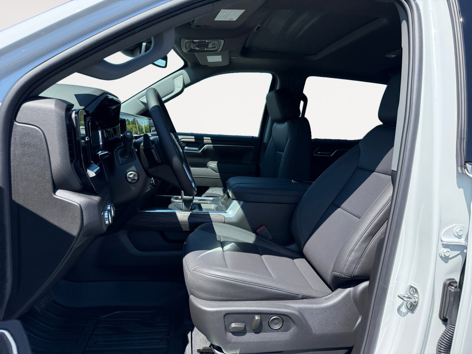 2026 Gmc Sierra SLT photo 10