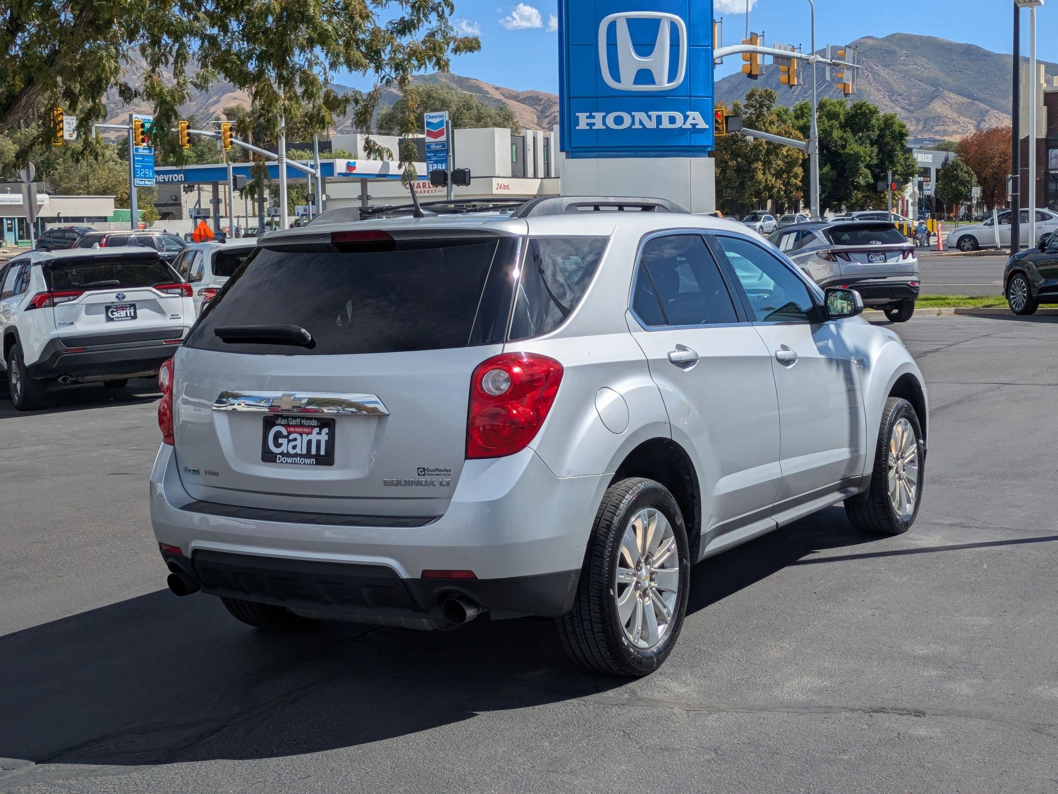 2011 Chevrolet Equinox photo 3