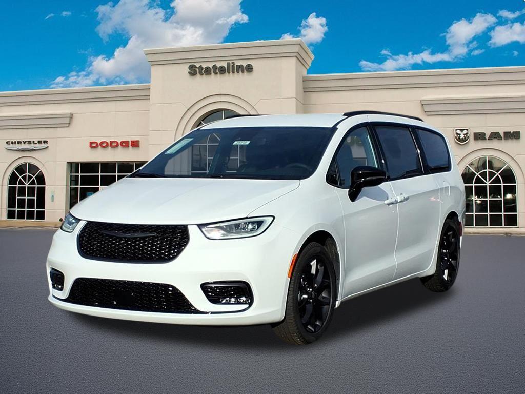 2026 Chrysler Pacifica Select's photo