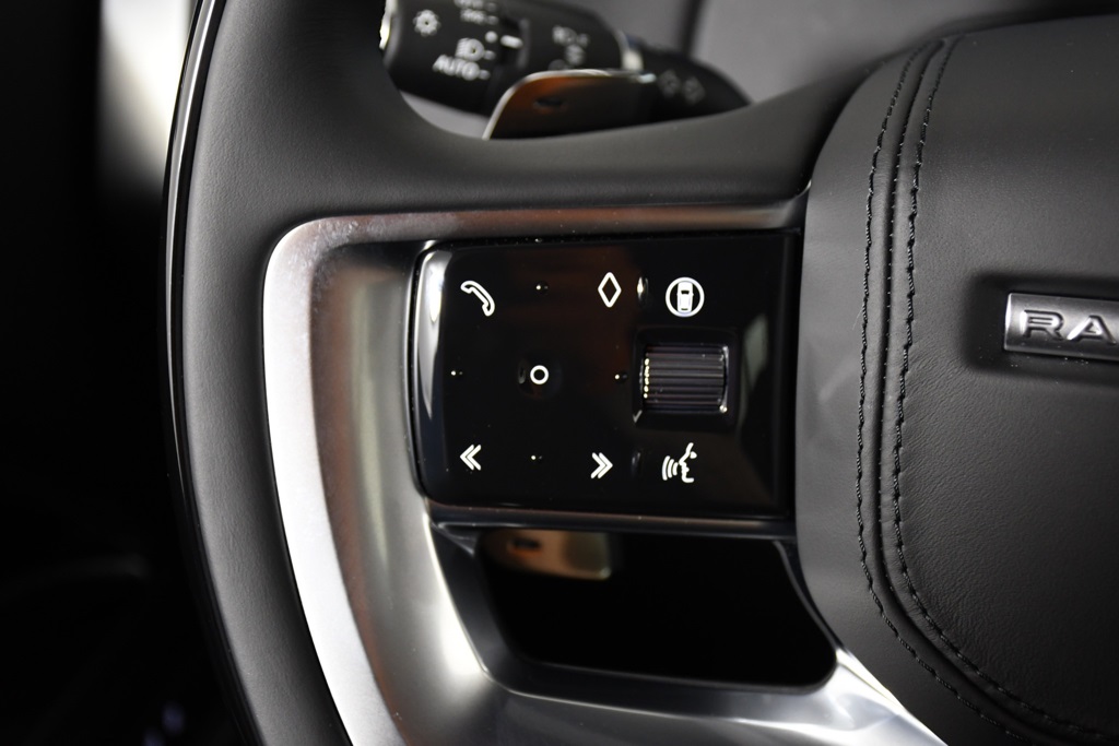 2025 Land Rover Range Rover SE photo 20