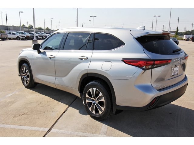 2021 Toyota Highlander XLE photo 4