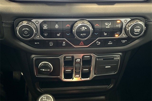 2025 Jeep Wrangler Sahara photo 20
