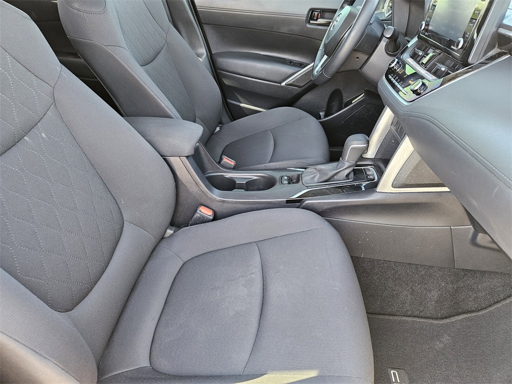 2022 Toyota Corolla Cross LE photo 12