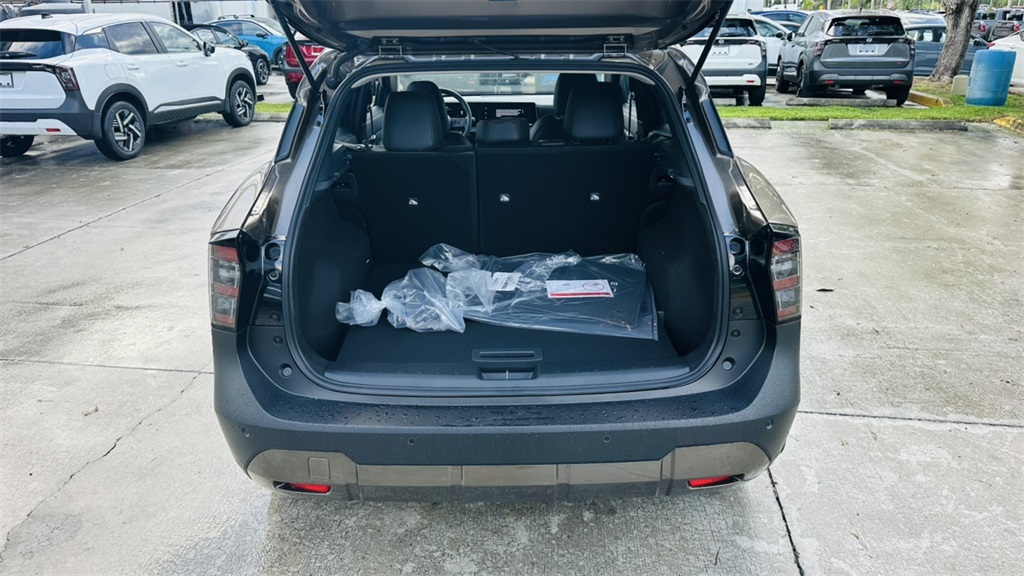 2026 Nissan Kicks SR photo 26
