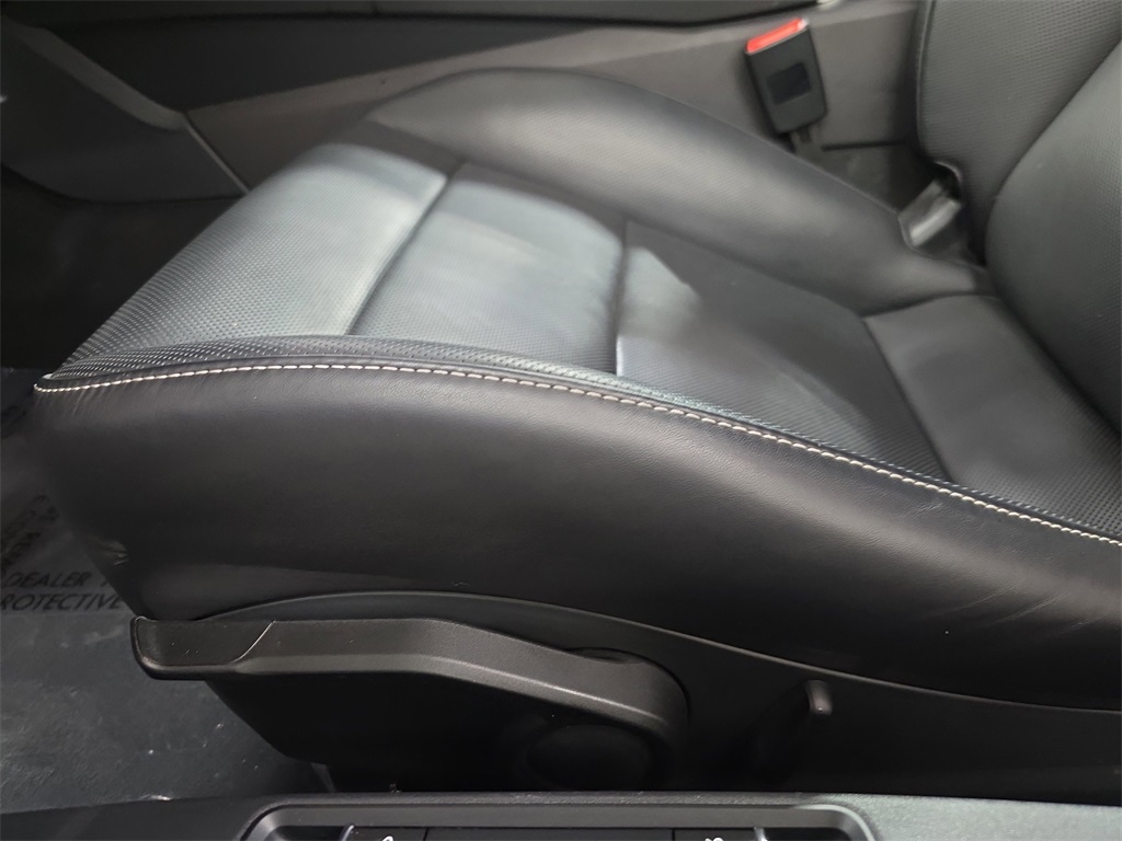 2024 Porsche Cayman photo 23