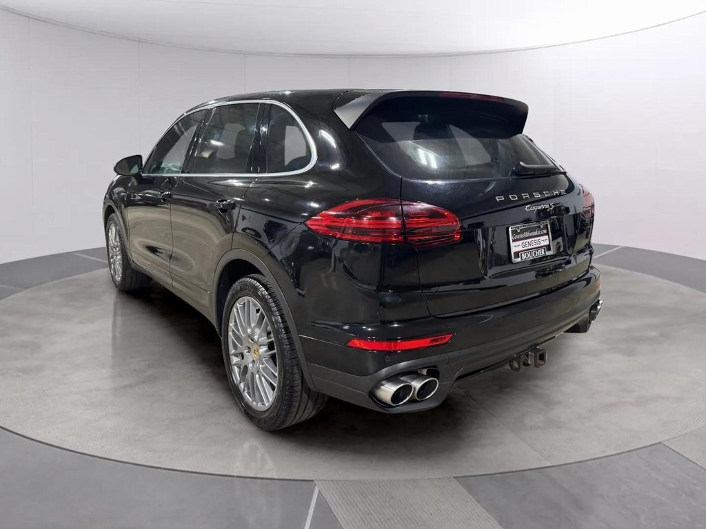 2018 Porsche Cayenne S photo 2