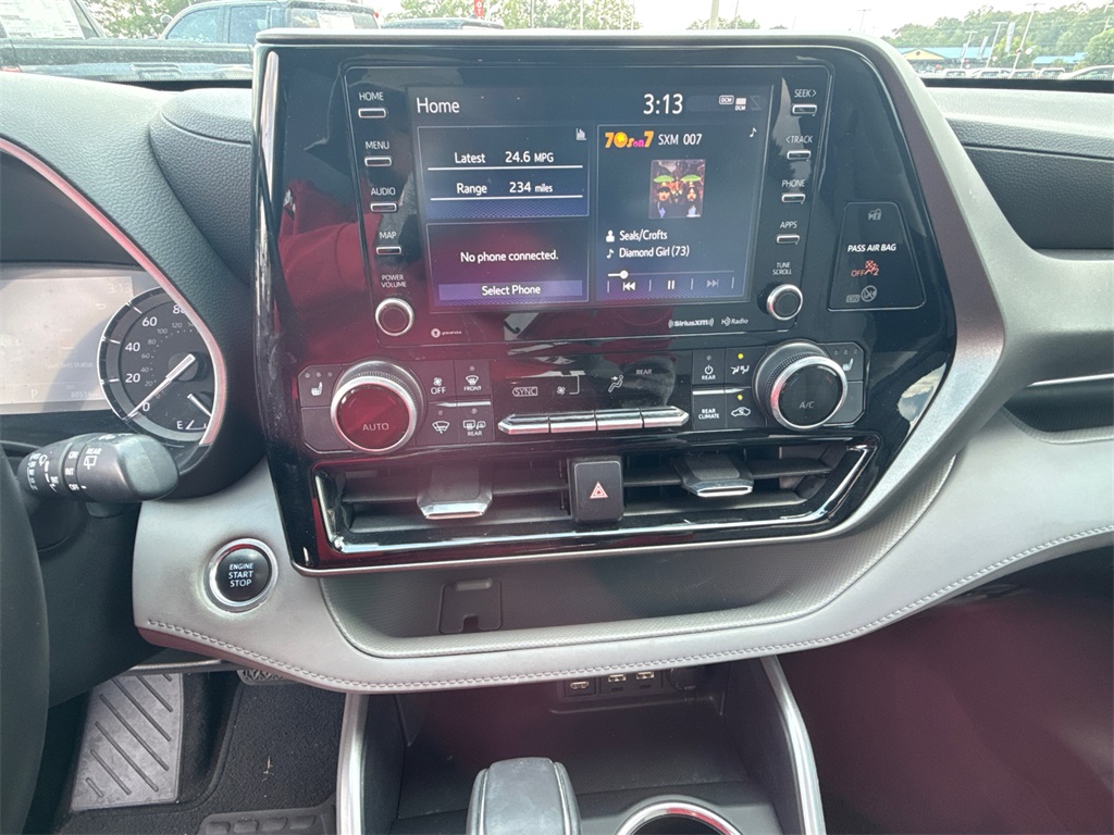 2021 Toyota Highlander XLE photo 30