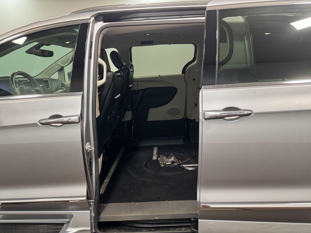2018 Chrysler Pacifica Limited photo 50