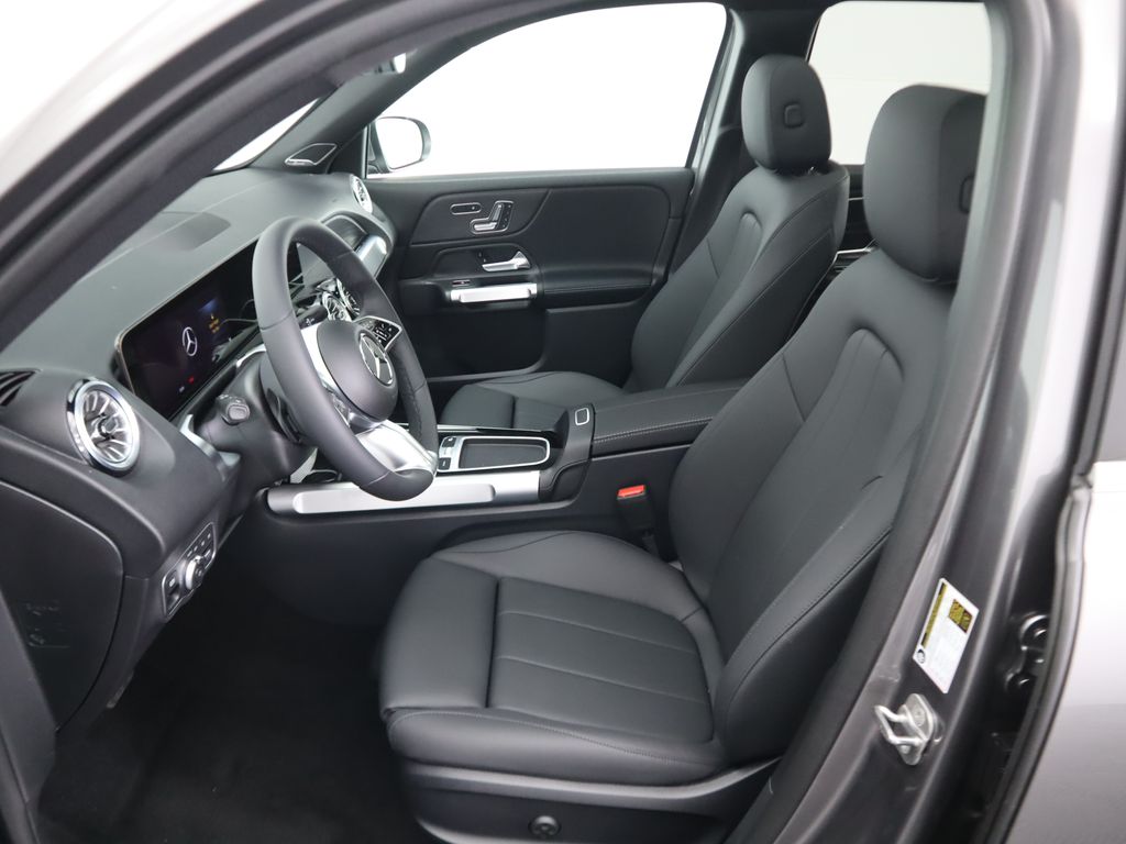 2025 Mercedes Benz GLB 250 photo 19