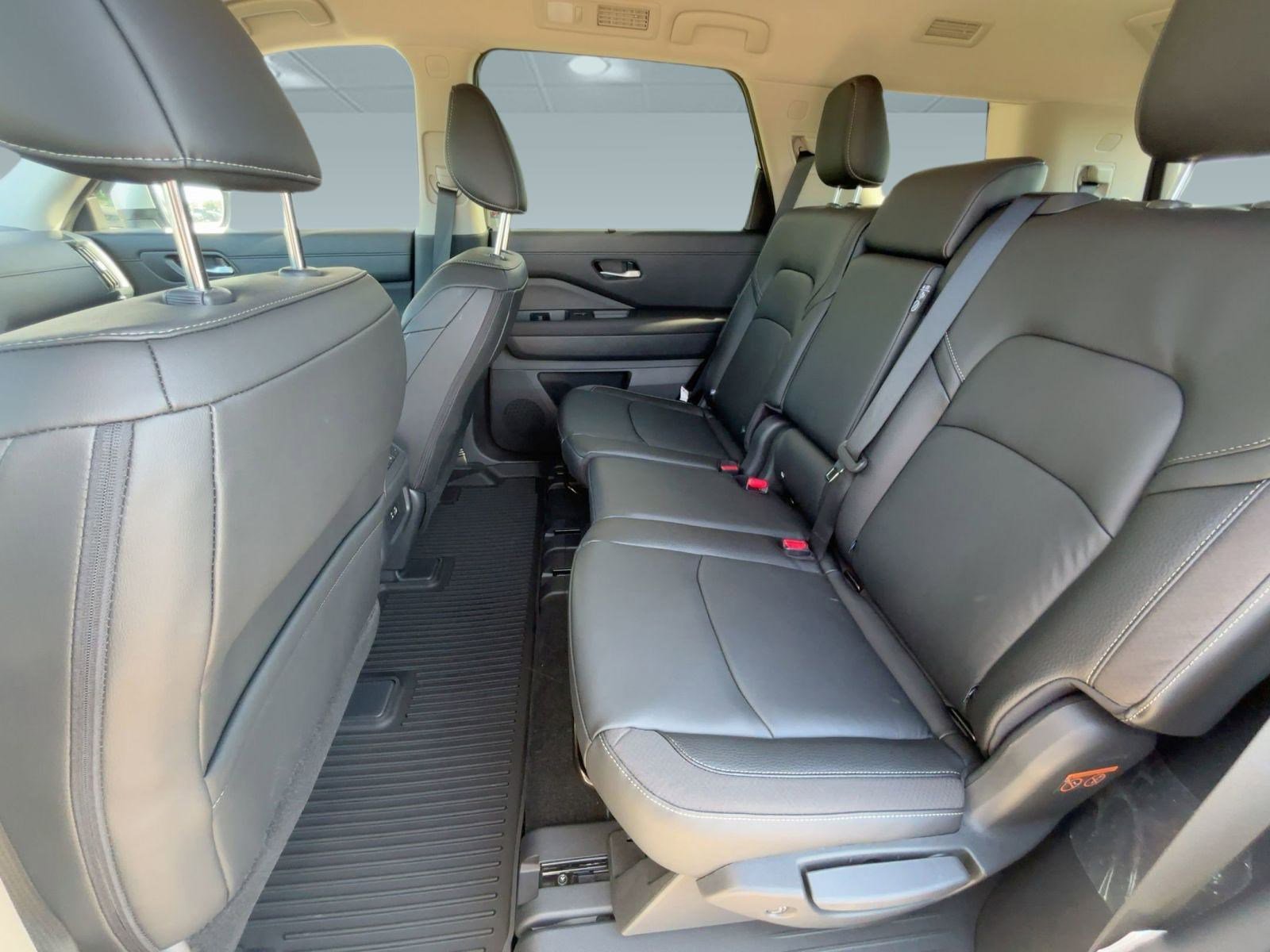 2025 Nissan Pathfinder SL photo 15