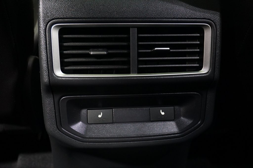 2025 Volkswagen Atlas Cross Sport SEL R-Line photo 31