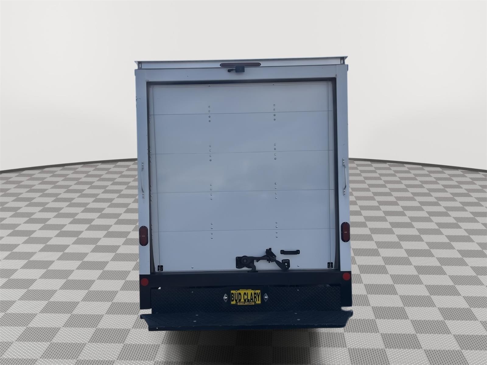 2022 Ford Transit Cutaway photo 4