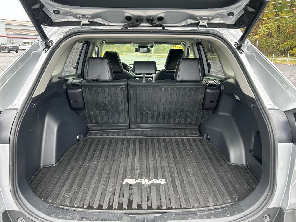 2020 Toyota RAV4 XLE Premium photo 23