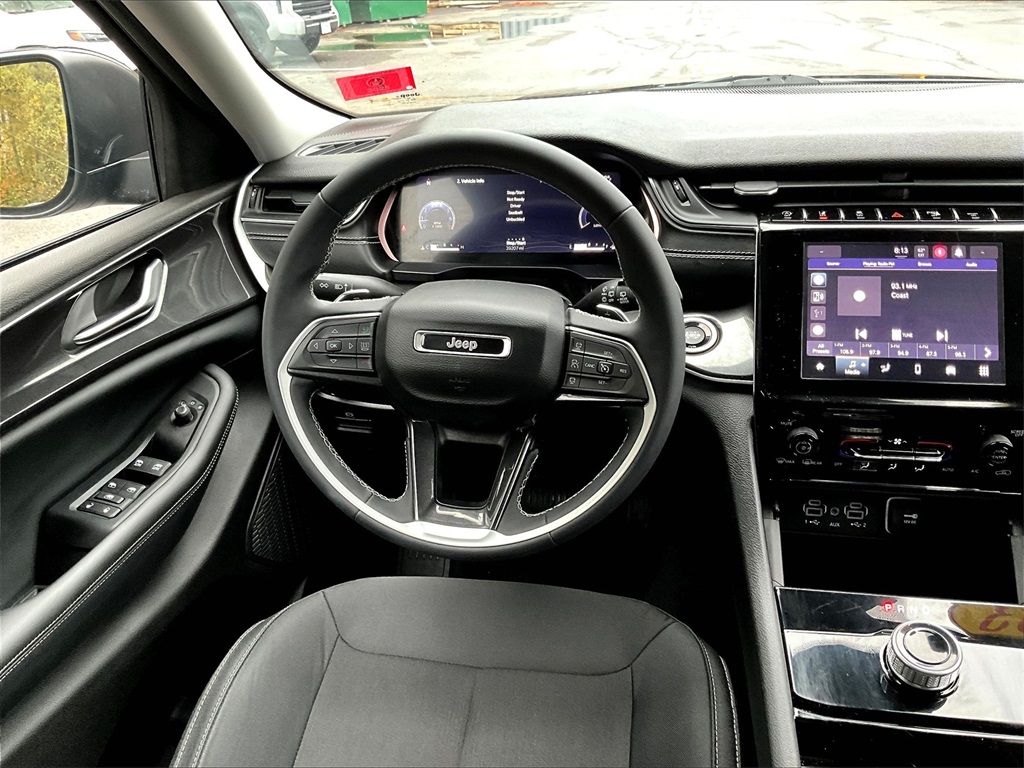 2023 Jeep Grand Cherokee Laredo photo 17