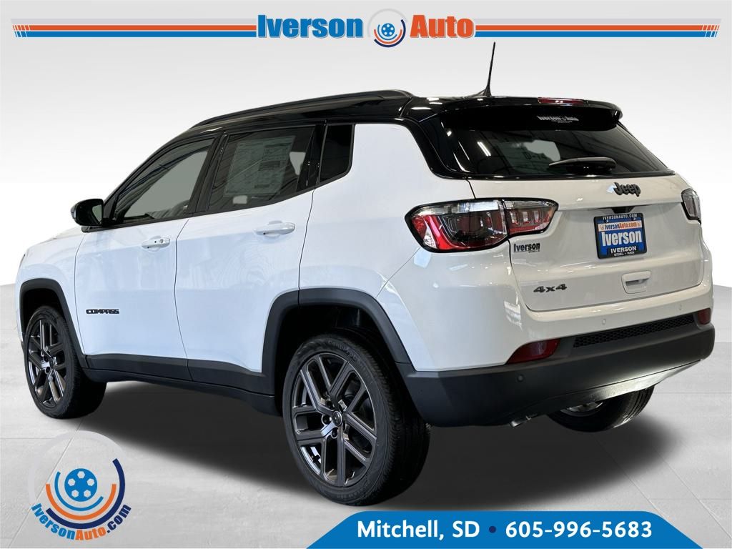 2026 Jeep Compass Limited photo 2