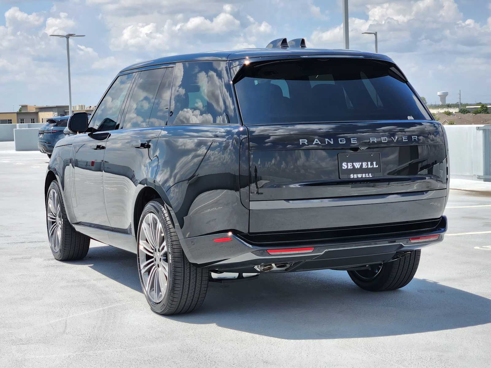 2025 Land Rover Range Rover SE photo 5