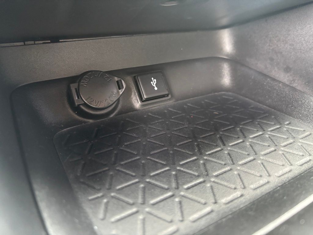 2022 Toyota RAV4 XLE Premium photo 15