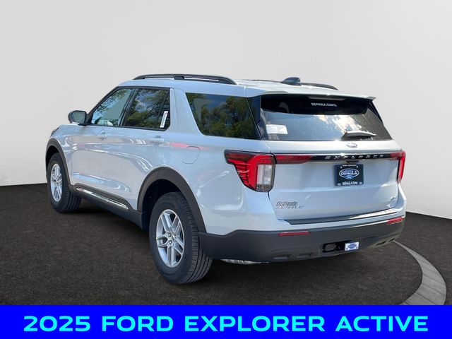 2025 Ford Explorer photo 3
