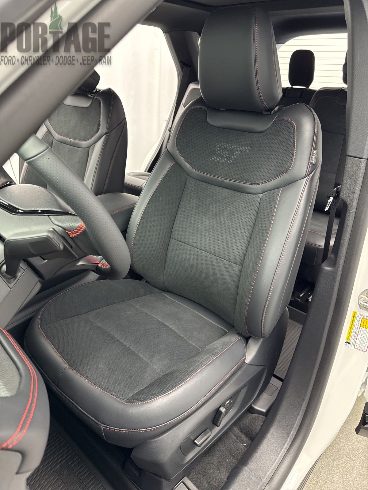 2025 Ford Explorer ST photo 9