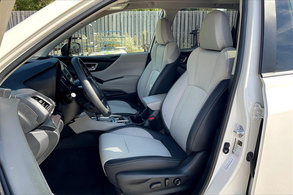 2024 Subaru Forester Premium photo 24