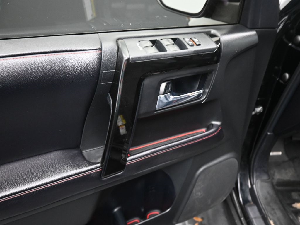 2017 Toyota 4Runner SR5 photo 20