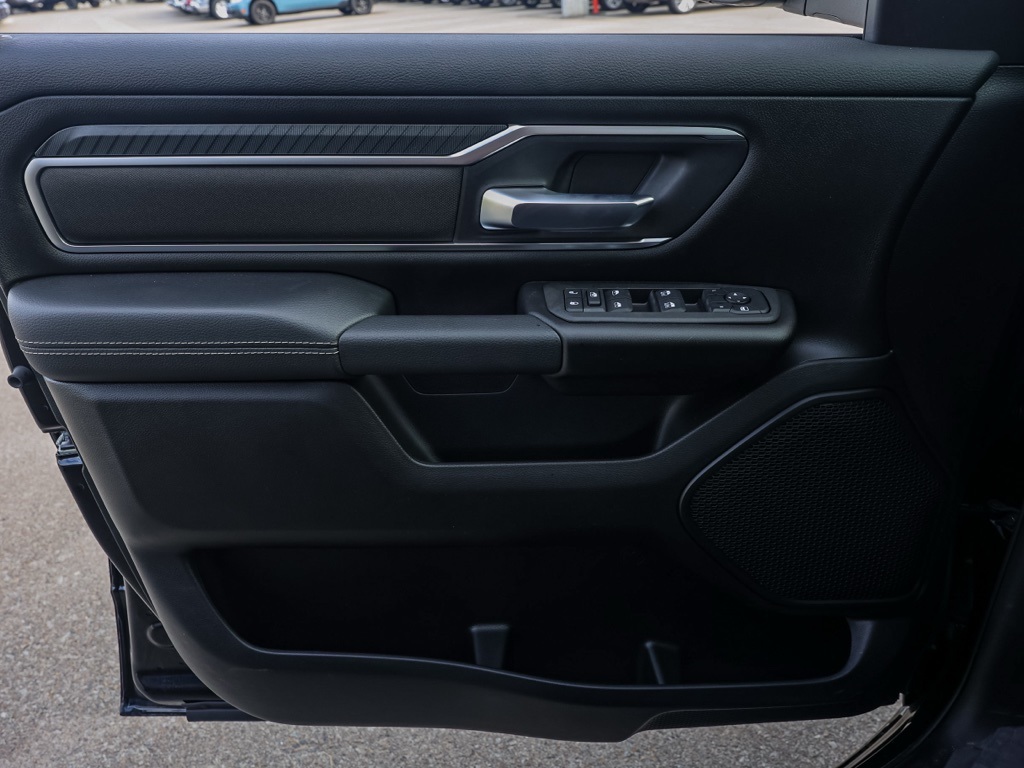 New 2026 Diamond Black Crystal Pearl-Coat Exterior Paint RAM Big Horn/Lone Star image 21