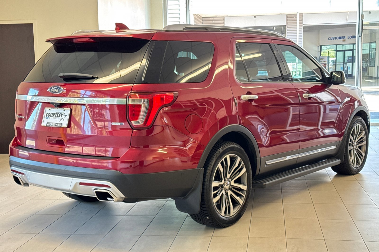 2017 Ford Explorer Platinum photo 3