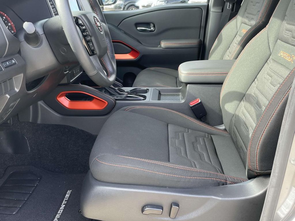 2024 Nissan Frontier PRO-X photo 13
