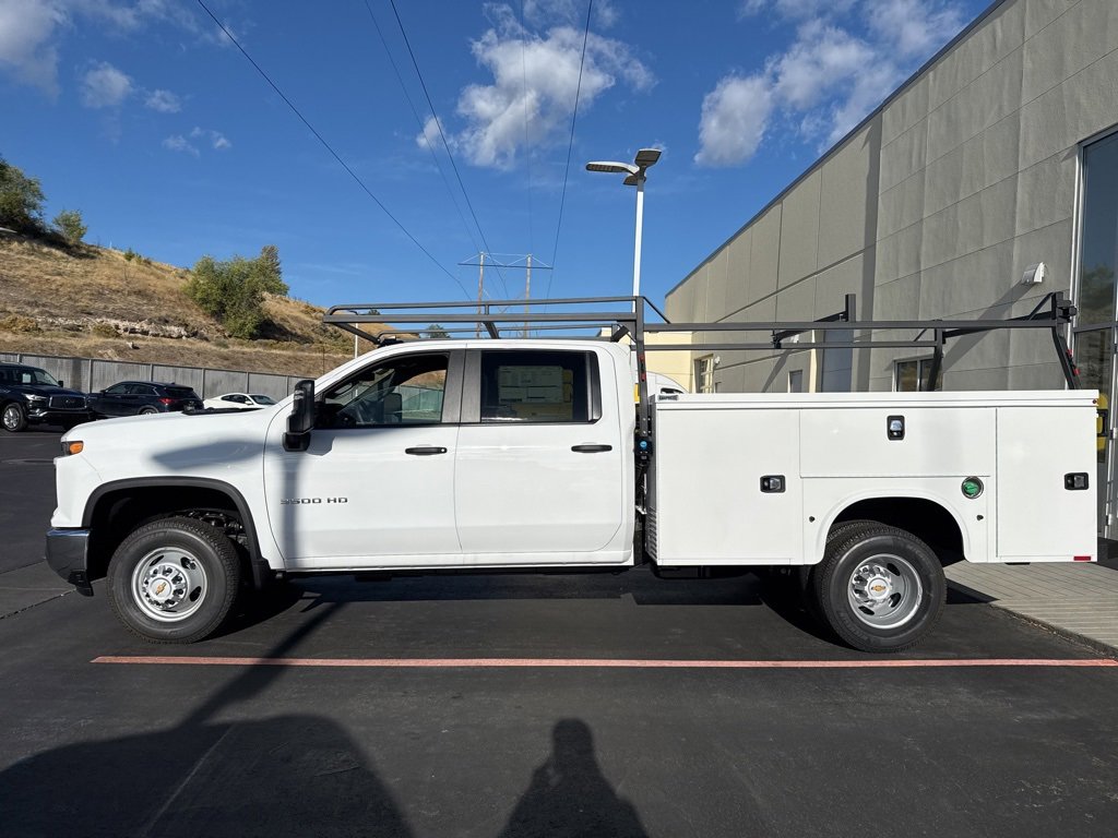 2025 Chevrolet Silverado 3500HD Work Truck photo 3