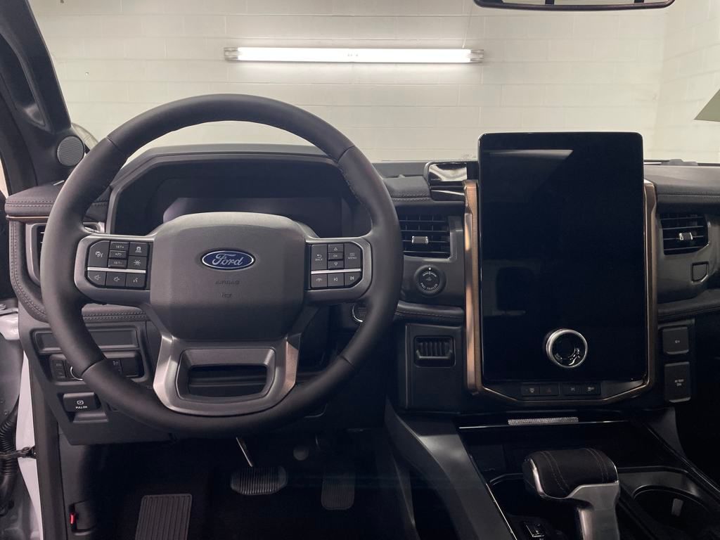 2025 Ford F-150 Lightning Lariat photo 4