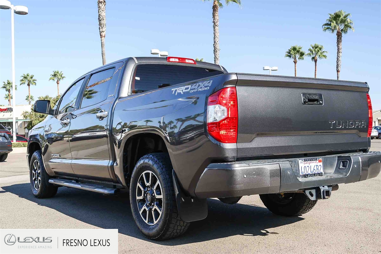 2016 Toyota Tundra Limited CrewMax photo 4