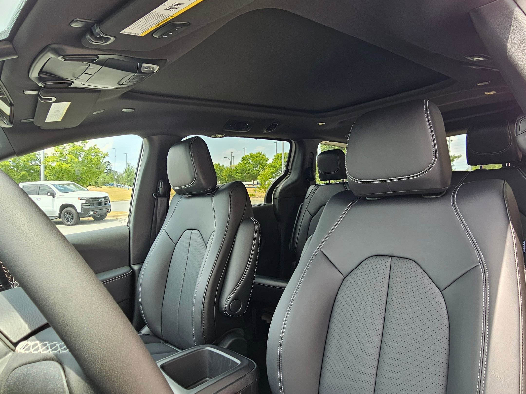 2026 Chrysler Pacifica photo 18