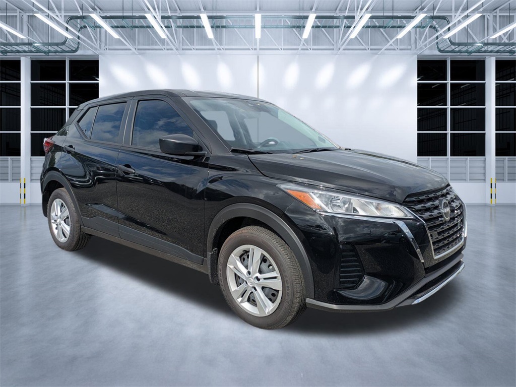 2025 Nissan KICKS PLAY Base
