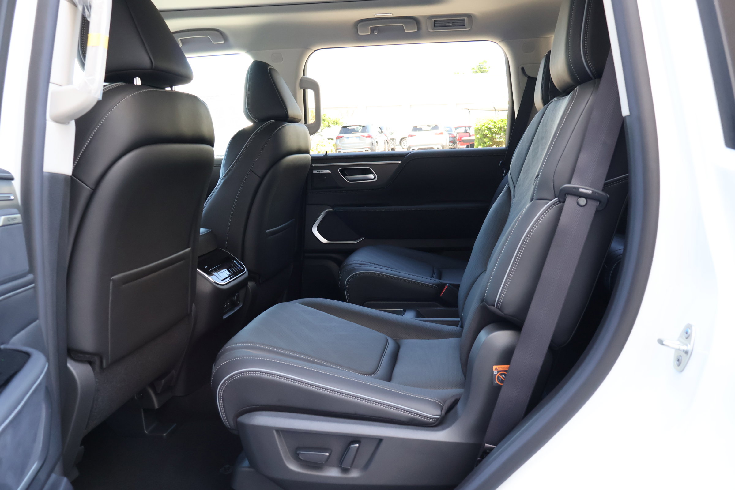 2026 Infiniti QX80 Luxe photo 16