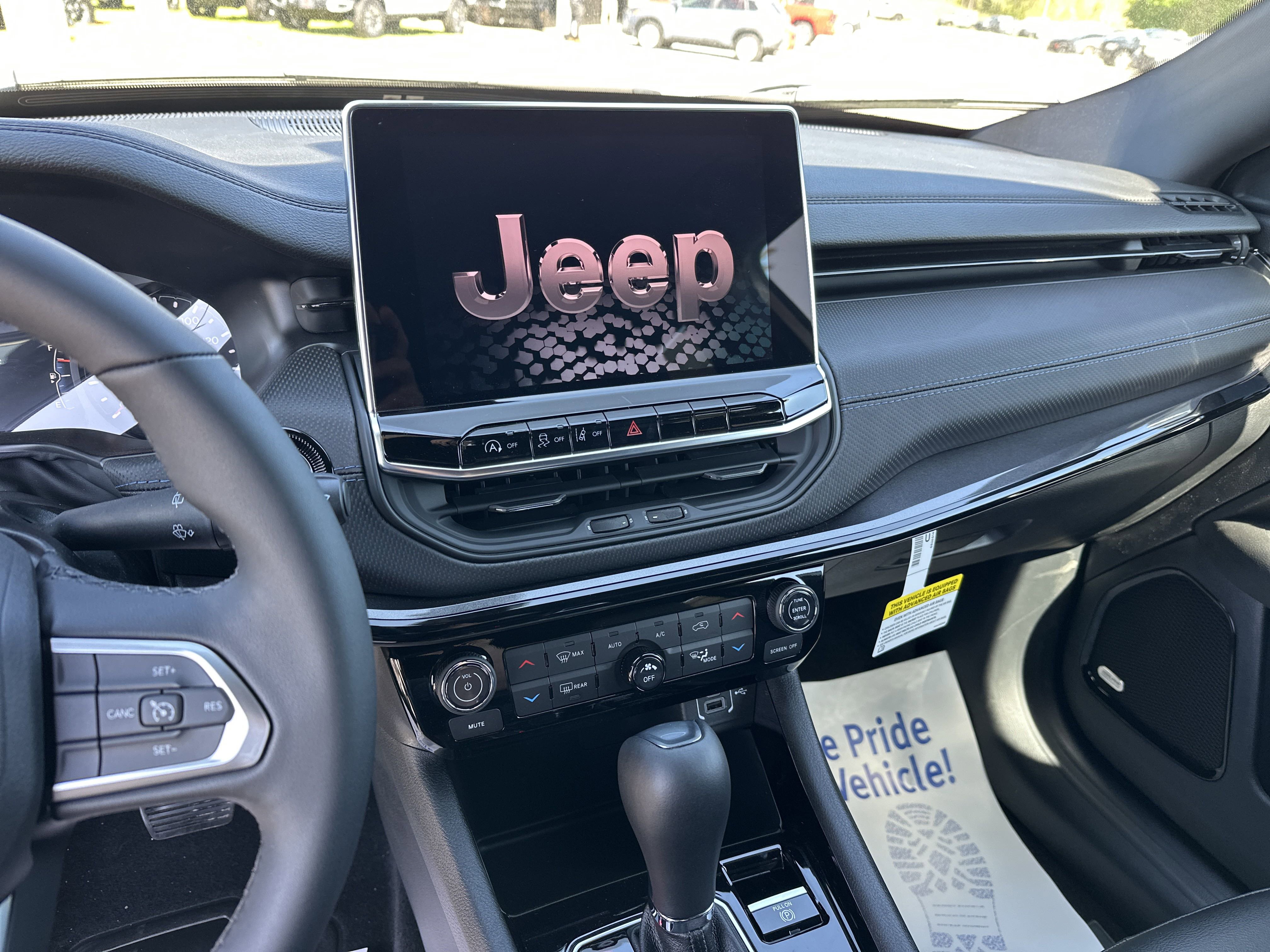 2025 Jeep Compass Latitude photo 6