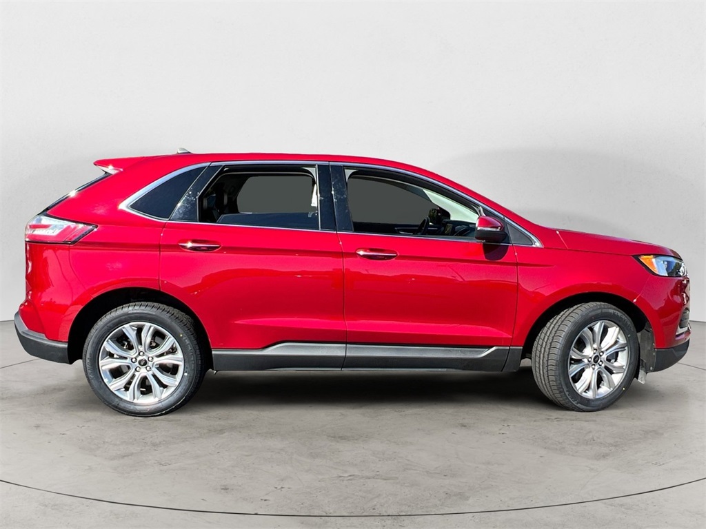 2024 Ford Edge Titanium photo 2