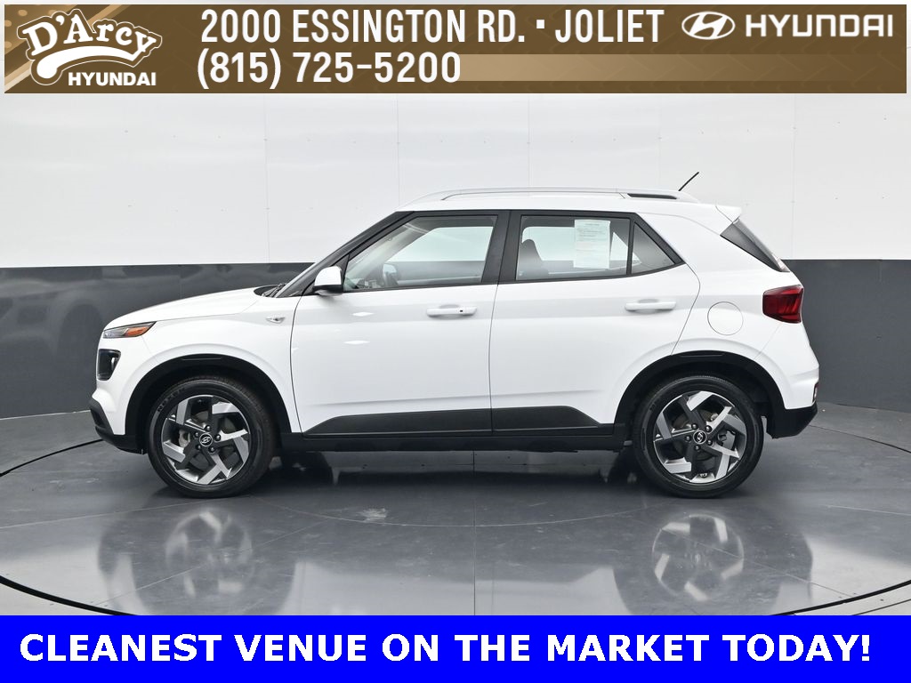 2024 Hyundai Venue SEL photo 3