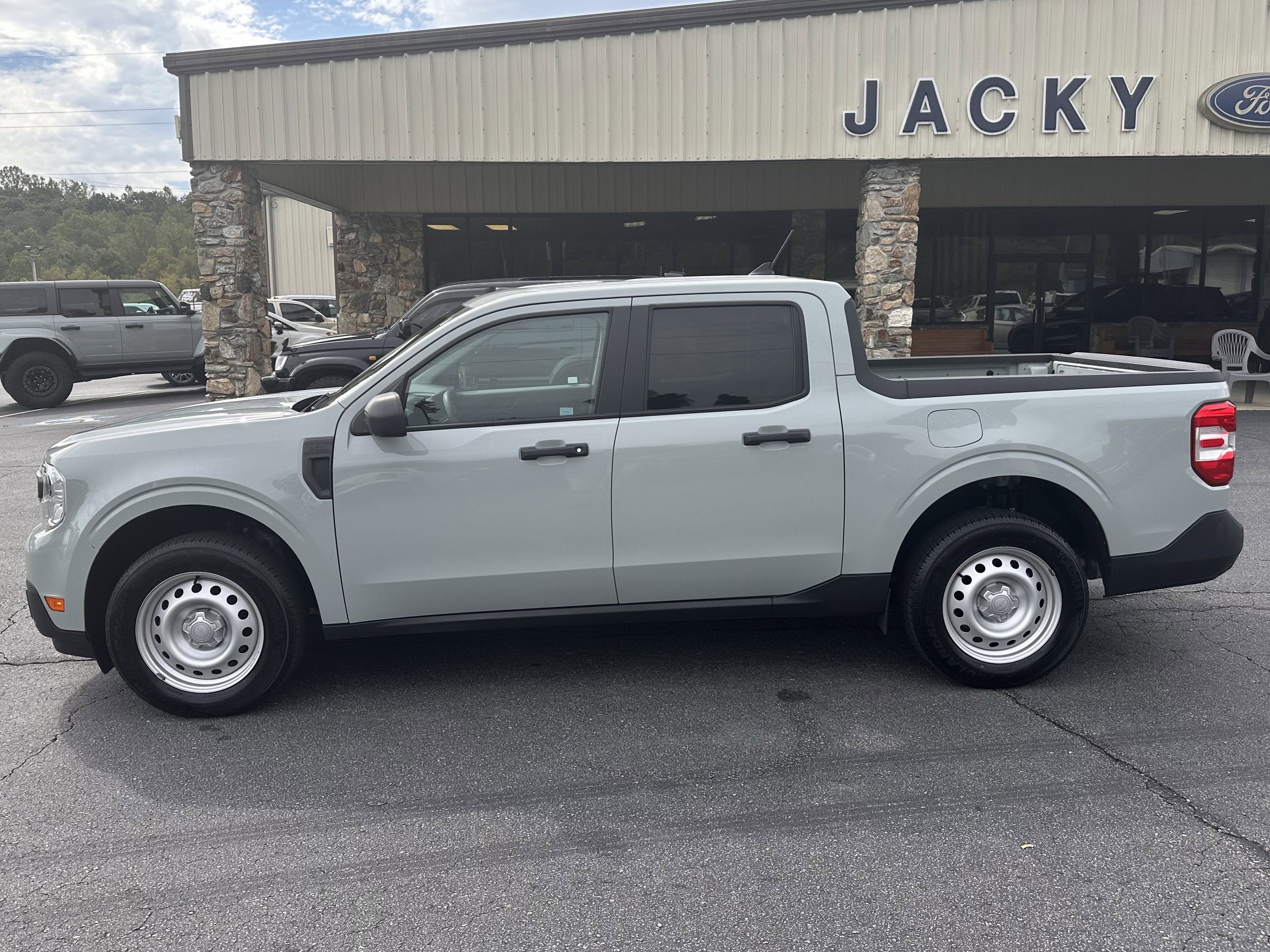 2022 Ford Maverick XL's photo