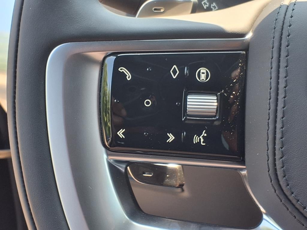 2025 Land Rover Range Rover SE photo 16
