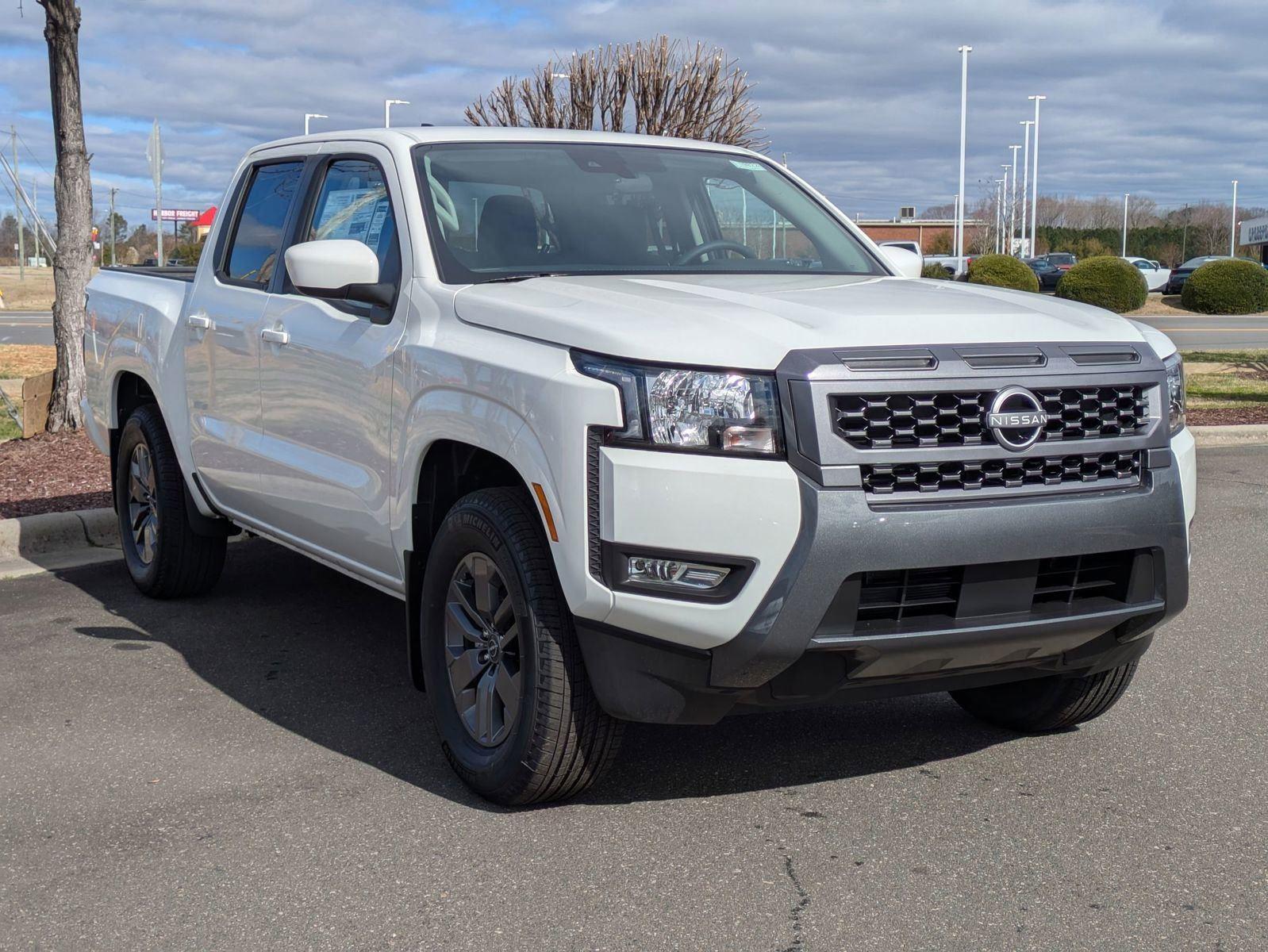 2025 Nissan Frontier SV photo 3