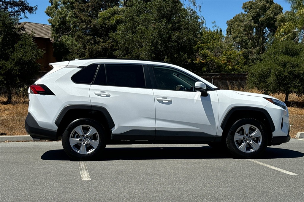 2023 Toyota RAV4 XLE photo 3