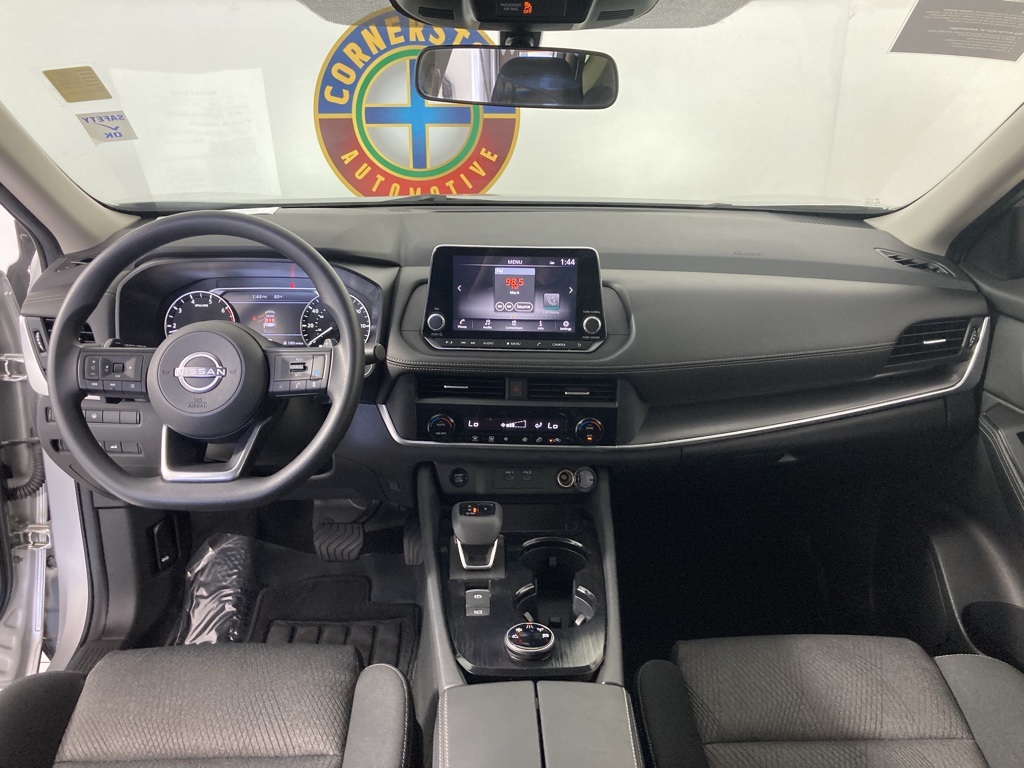 2024 Nissan Rogue SV photo 6