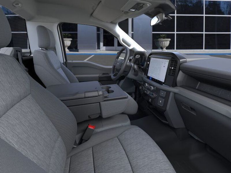 2025 Ford F-150 XL photo 4