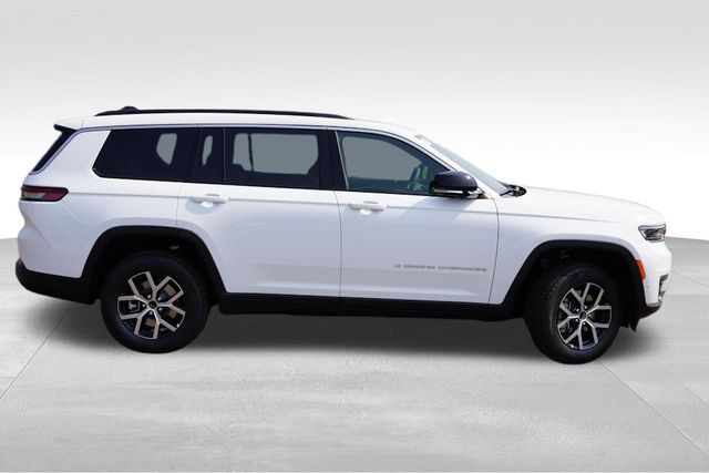 2025 Jeep Grand Cherokee Limited photo 2