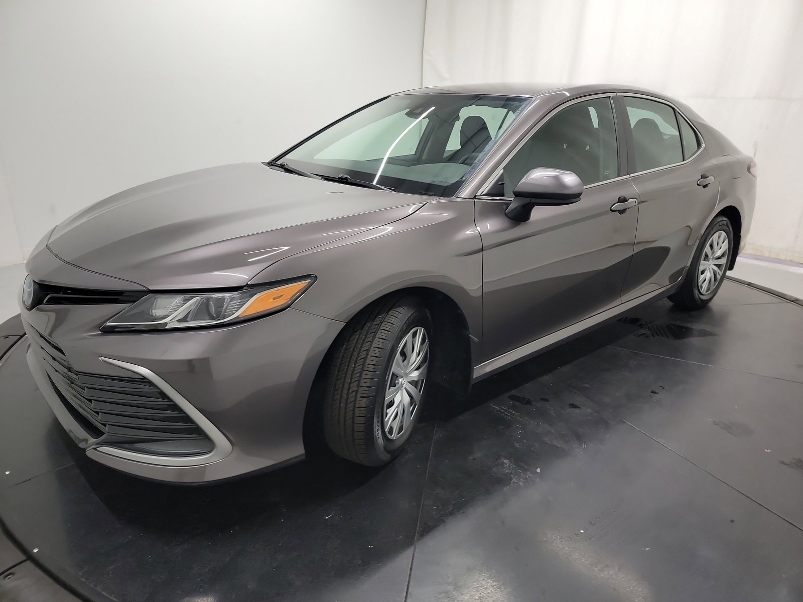 2023 Toyota Camry Hybrid LE photo 4