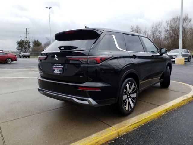 2025 Mitsubishi Outlander SE photo 4