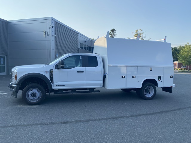 2025 Ford F-550 photo 4
