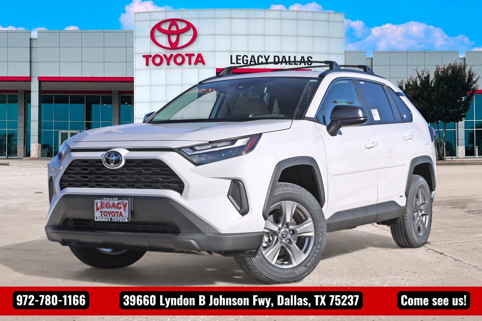 2025 Toyota RAV4 LE's photo