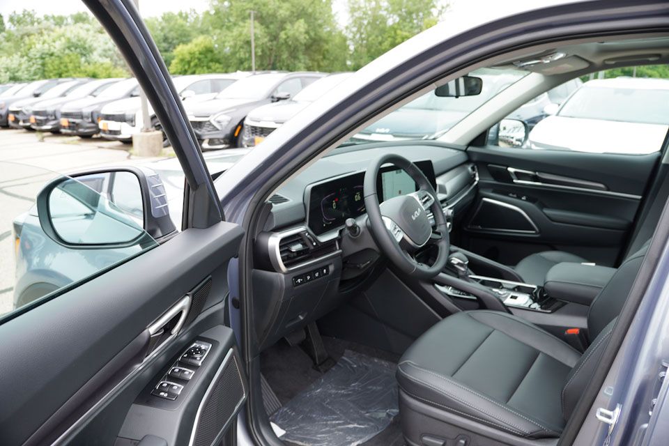 2025 Kia Telluride S photo 10